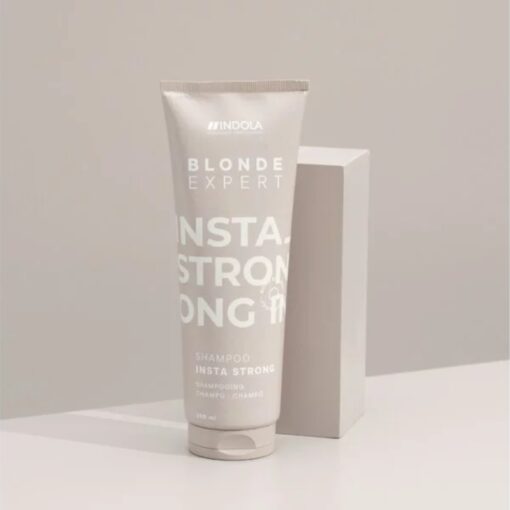 Indola Blonde Expert Insta Strong Shampoo - Sfeerbeeld 3 Vakkappers