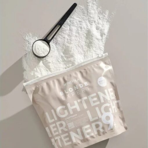 Indola Blonde Expert Lightener 9+ 450gr - Sfeerbeeld 2 Vakkappers