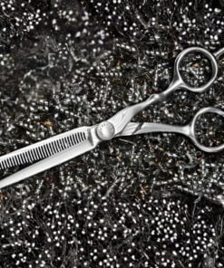 Tondeo Premium Line Mythos Damast Wave Coupeschaar - Sfeerbeeld Vakkappers